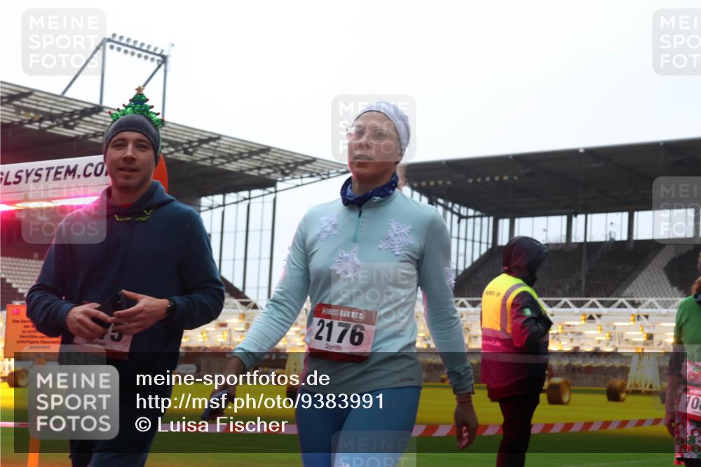 07.12.2025 - St. Pauli X-Mass-Run No. 15 Luisa Fischer http://msf.ph/oto/9383991 07.12.2025 11:27:40 Ziel 15, 2176, 10, 35, 36, 534, 1080, 1772, 2072, 2175, 2176, 2571, 2572, 2789, 2790, 2887, 2972, 2979, 2995, 2999, 3004, 3098, 3099, 3315, 3956, 4647, 4656 meine-sportfotos.de