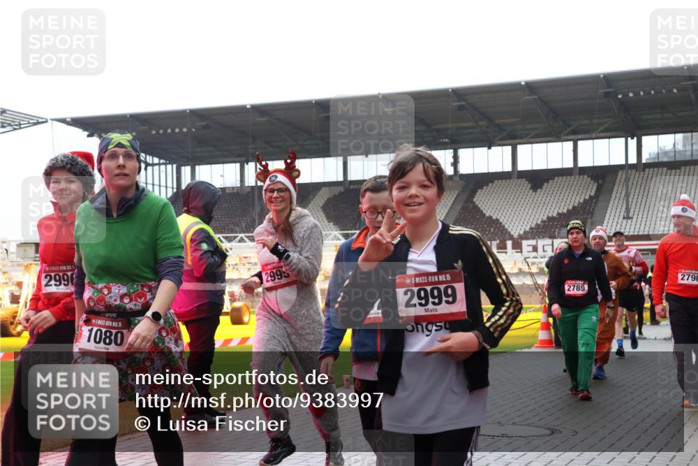 07.12.2025 - St. Pauli X-Mass-Run No. 15 Luisa Fischer http://msf.ph/oto/9383997 07.12.2025 11:27:42 Ziel 2996, 1, 15, 1080, 2995, 15, 2999, 2789, 2790, 35, 36, 534, 1080, 1772, 2072, 2175, 2571, 2572, 2789, 2790, 2887, 2972, 2979, 2995, 2999, 3004, 3098, 3099, 3315, 3956, 4647, 4656 meine-sportfotos.de