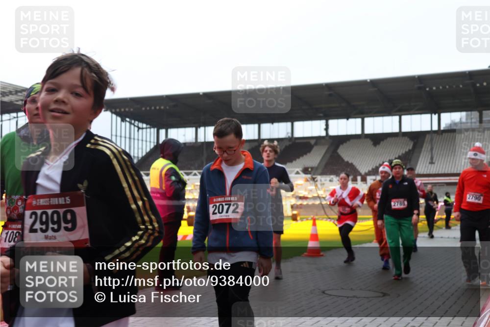 07.12.2025 - St. Pauli X-Mass-Run No. 15 Luisa Fischer http://msf.ph/oto/9384000 07.12.2025 11:27:42 Ziel 108, 2999, 2072, 2780, 2790, 35, 36, 534, 1080, 1772, 2072, 2175, 2571, 2572, 2789, 2790, 2887, 2972, 2979, 2995, 2999, 3004, 3098, 3099, 3315, 3956, 4647, 4656 meine-sportfotos.de