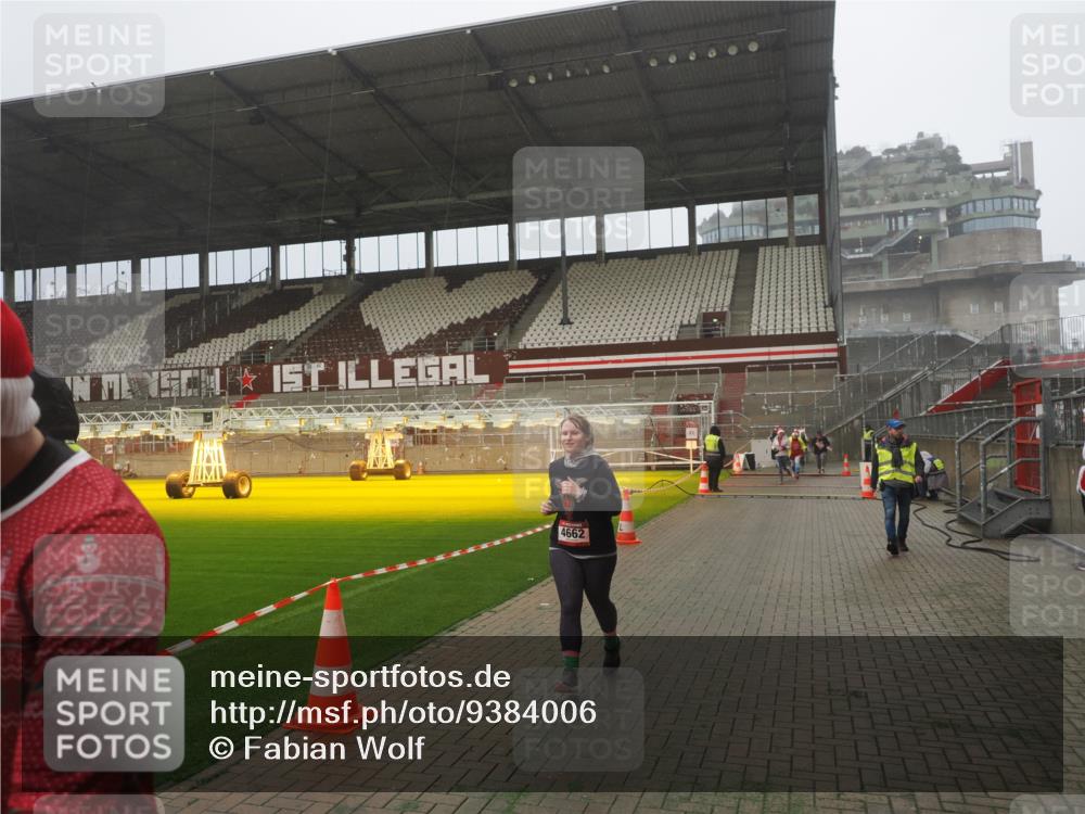 07.12.2025 - St. Pauli X-Mass-Run No. 15 Fabian Wolf http://msf.ph/oto/9384006 07.12.2025 10:11:31 Ziel 1969, 3354, 4499, 4525, 4659, 4661, 4662 meine-sportfotos.de