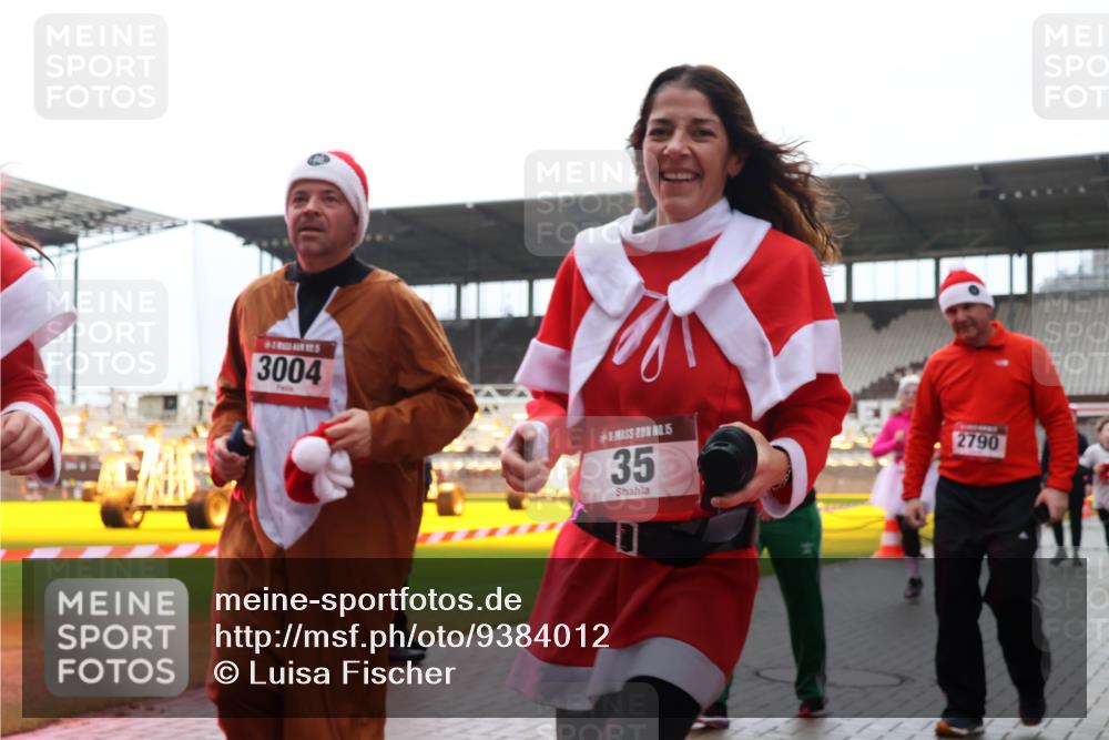 07.12.2025 - St. Pauli X-Mass-Run No. 15 Luisa Fischer http://msf.ph/oto/9384012 07.12.2025 11:27:45 Ziel 3004, 15, 35, 2790, 35, 36, 534, 776, 790, 1080, 1772, 2072, 2571, 2572, 2623, 2789, 2790, 2887, 2972, 2979, 2995, 2999, 3004, 3098, 3099, 3315, 3956, 4647, 4656 meine-sportfotos.de
