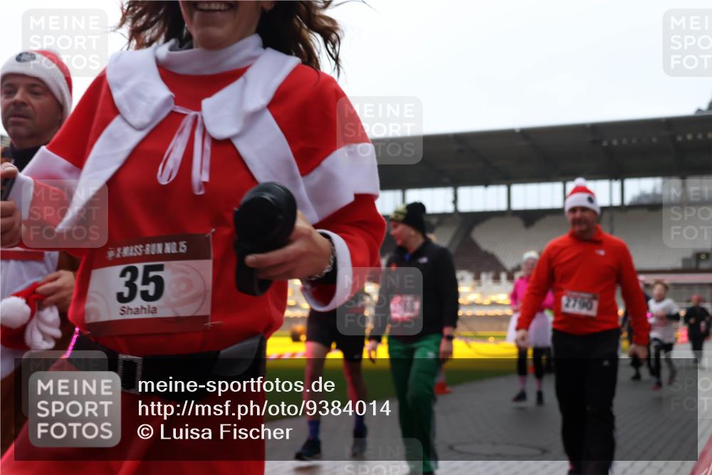 07.12.2025 - St. Pauli X-Mass-Run No. 15 Luisa Fischer http://msf.ph/oto/9384014 07.12.2025 11:27:45 Ziel 35, 2790, 35, 36, 534, 776, 790, 1080, 1772, 2072, 2571, 2572, 2623, 2789, 2790, 2887, 2972, 2979, 2995, 2999, 3004, 3098, 3099, 3315, 3956, 4647, 4656 meine-sportfotos.de