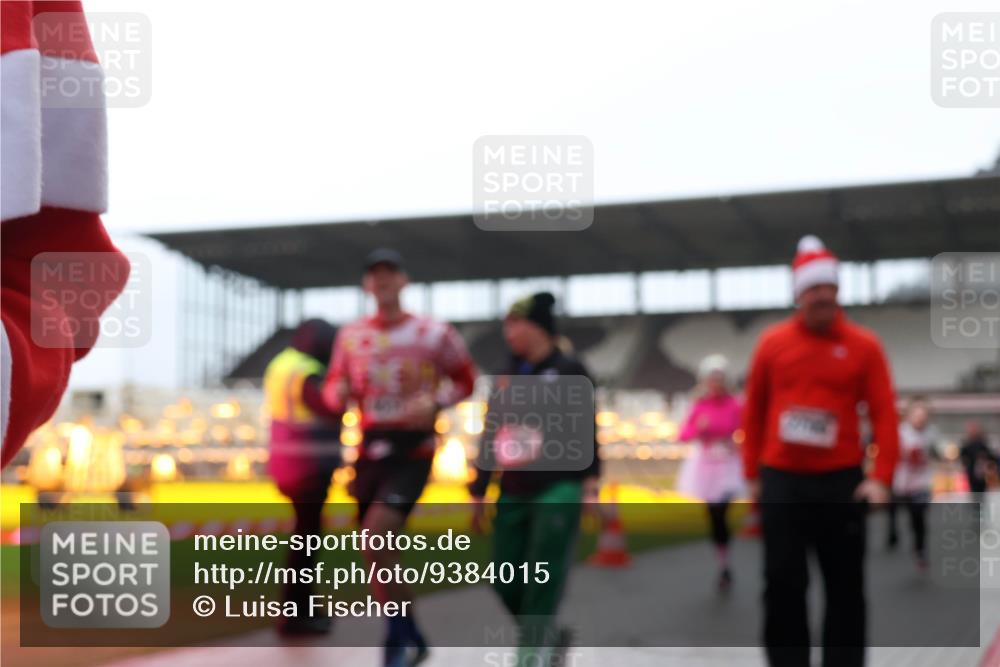 07.12.2025 - St. Pauli X-Mass-Run No. 15 Luisa Fischer http://msf.ph/oto/9384015 07.12.2025 11:27:46 Ziel 35, 36, 407, 534, 776, 790, 1080, 1772, 2072, 2571, 2572, 2623, 2789, 2790, 2887, 2995, 2999, 3004, 3098, 3099, 3315, 3956, 4647, 4656 meine-sportfotos.de