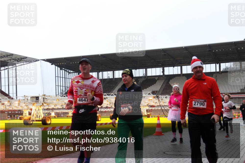 07.12.2025 - St. Pauli X-Mass-Run No. 15 Luisa Fischer http://msf.ph/oto/9384016 07.12.2025 11:27:46 Ziel 4647, 275, 2790, 35, 36, 407, 534, 776, 790, 1080, 1772, 2072, 2571, 2572, 2623, 2789, 2790, 2887, 2995, 2999, 3004, 3098, 3099, 3315, 3956, 4647, 4656 meine-sportfotos.de