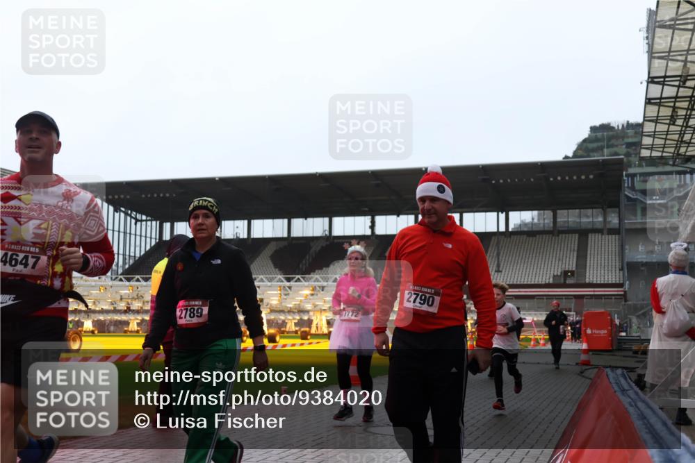 07.12.2025 - St. Pauli X-Mass-Run No. 15 Luisa Fischer http://msf.ph/oto/9384020 07.12.2025 11:27:47 Ziel 15, 4647, 2789, 1772, 15, 2790, 35, 36, 407, 534, 776, 790, 1080, 1772, 2072, 2567, 2571, 2572, 2623, 2789, 2790, 2887, 2995, 2999, 3004, 3098, 3099, 3315, 3956, 4647, 4656 meine-sportfotos.de