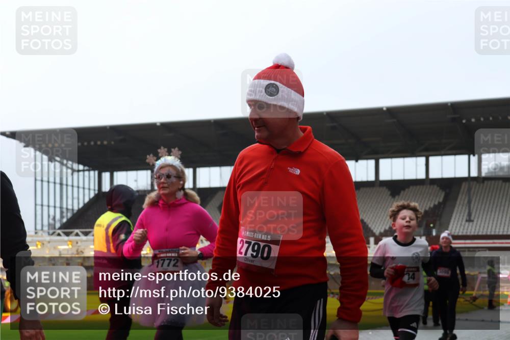 07.12.2025 - St. Pauli X-Mass-Run No. 15 Luisa Fischer http://msf.ph/oto/9384025 07.12.2025 11:27:48 Ziel 1772, 15, 2790, 34, 3066, 35, 36, 407, 534, 776, 790, 1080, 1772, 2072, 2567, 2571, 2572, 2623, 2789, 2790, 2887, 2995, 2999, 3004, 3098, 3099, 3315, 3956, 4647, 4656 meine-sportfotos.de