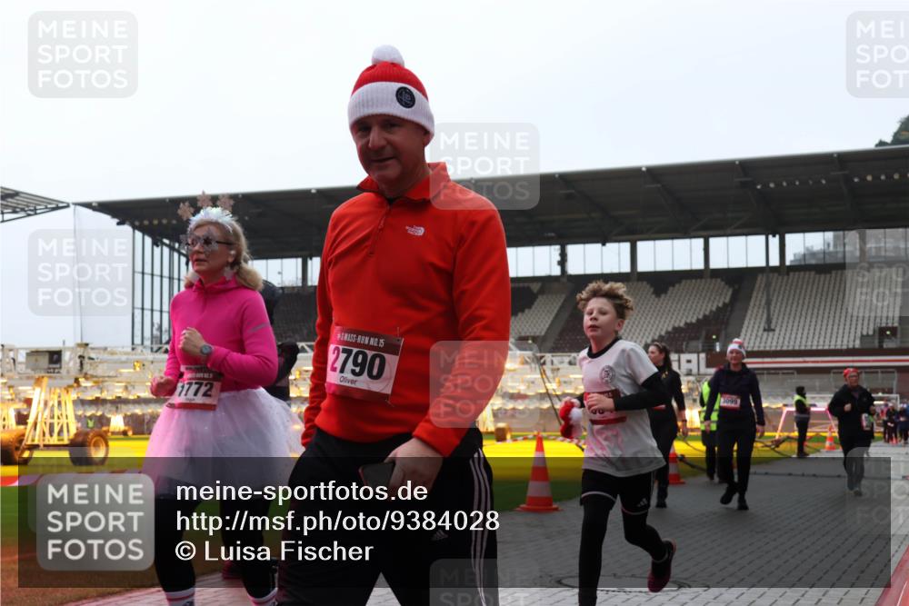 07.12.2025 - St. Pauli X-Mass-Run No. 15 Luisa Fischer http://msf.ph/oto/9384028 07.12.2025 11:27:48 Ziel 1772, 15, 2790, 30, 99, 35, 36, 407, 534, 776, 790, 1080, 1772, 2072, 2567, 2571, 2572, 2623, 2789, 2790, 2887, 2995, 2999, 3004, 3098, 3099, 3315, 3956, 4647, 4656 meine-sportfotos.de