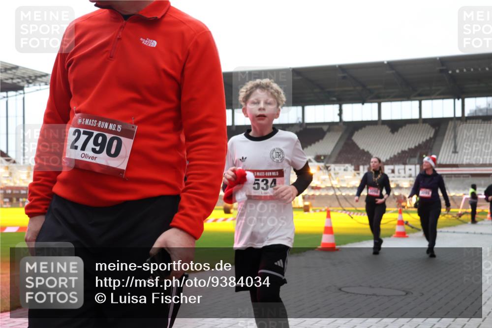 07.12.2025 - St. Pauli X-Mass-Run No. 15 Luisa Fischer http://msf.ph/oto/9384034 07.12.2025 11:27:49 Ziel 15, 2790, 534, 35, 36, 407, 534, 776, 790, 1080, 1772, 2072, 2567, 2571, 2572, 2623, 2790, 2887, 2995, 2999, 3004, 3098, 3099, 3315, 3956, 4647, 4656 meine-sportfotos.de
