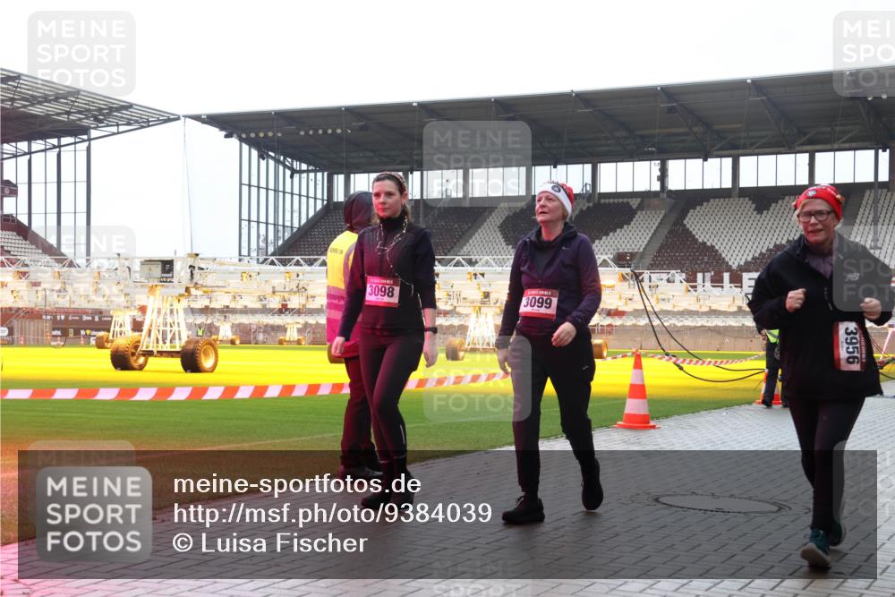 07.12.2025 - St. Pauli X-Mass-Run No. 15 Luisa Fischer http://msf.ph/oto/9384039 07.12.2025 11:27:53 Ziel 3098, 3099, 3956, 35, 36, 407, 534, 776, 790, 1772, 2567, 2571, 2572, 2623, 2887, 2995, 2999, 3004, 3098, 3099, 3315, 3956, 4647, 4656 meine-sportfotos.de