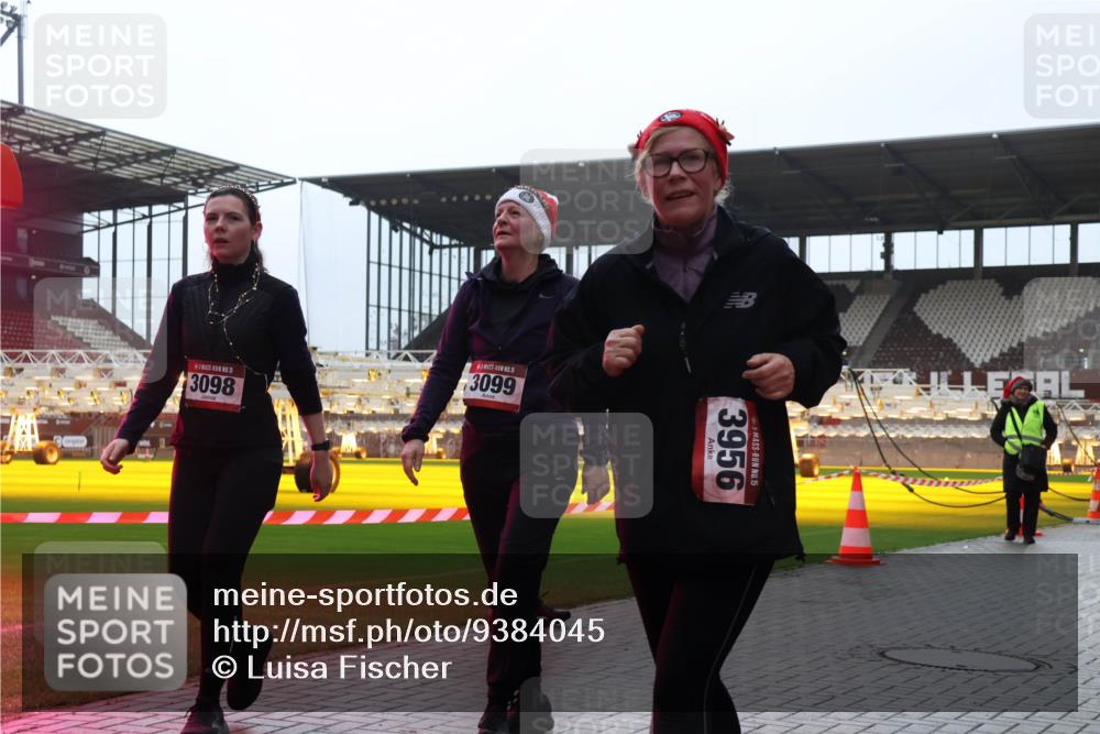 07.12.2025 - St. Pauli X-Mass-Run No. 15 Luisa Fischer http://msf.ph/oto/9384045 07.12.2025 11:27:55 Ziel 3098, 3099, 15, 3956, 35, 36, 407, 534, 776, 790, 1772, 2567, 2571, 2572, 2623, 2887, 2995, 2999, 3004, 3098, 3099, 3315, 3956, 4647, 4656 meine-sportfotos.de