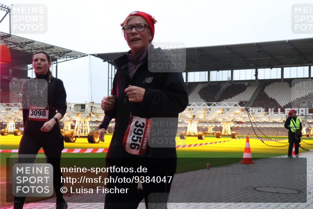 07.12.2025 - St. Pauli X-Mass-Run No. 15 Luisa Fischer http://msf.ph/oto/9384047 07.12.2025 11:27:55 Ziel 3098, 15, 3956, 35, 36, 407, 534, 776, 790, 1772, 2567, 2571, 2572, 2623, 2887, 2995, 2999, 3004, 3098, 3099, 3315, 3956, 4647, 4656 meine-sportfotos.de