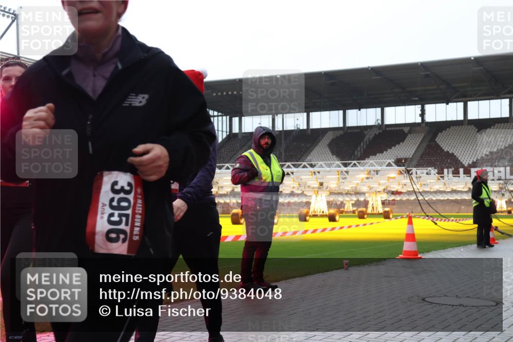 07.12.2025 - St. Pauli X-Mass-Run No. 15 Luisa Fischer http://msf.ph/oto/9384048 07.12.2025 11:27:55 Ziel 15, 3956, 35, 36, 407, 534, 776, 790, 1772, 2567, 2571, 2572, 2623, 2887, 2995, 2999, 3004, 3098, 3099, 3315, 3956, 4647, 4656 meine-sportfotos.de
