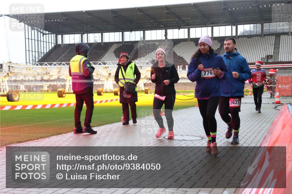 07.12.2025 - St. Pauli X-Mass-Run No. 15 Luisa Fischer http://msf.ph/oto/9384050 07.12.2025 11:28:07 Ziel 1, 776, 2623, 407, 35, 36, 407, 534, 776, 790, 1082, 1772, 2192, 2196, 2567, 2571, 2572, 2623, 2655, 2930, 2980, 2995, 2999, 3004, 3027, 3315, 3956, 4647, 4656 meine-sportfotos.de