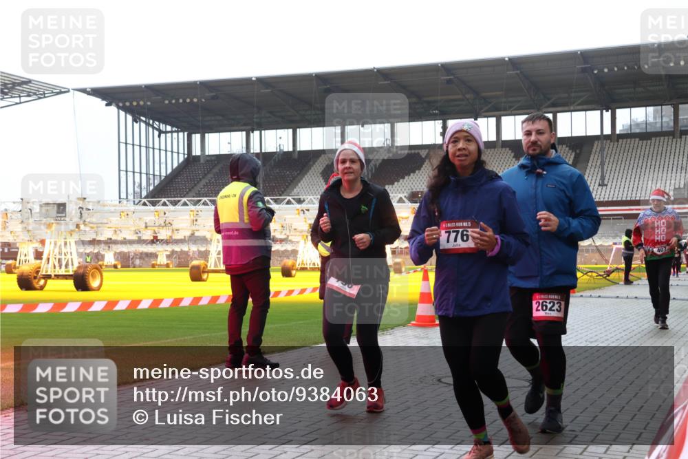 07.12.2025 - St. Pauli X-Mass-Run No. 15 Luisa Fischer http://msf.ph/oto/9384063 07.12.2025 11:28:08 Ziel 15, 776, 2623, 407, 35, 36, 407, 534, 776, 790, 1082, 1772, 2192, 2196, 2567, 2571, 2572, 2623, 2655, 2930, 2980, 2995, 2999, 3004, 3027, 3315, 3956, 4647, 4656 meine-sportfotos.de