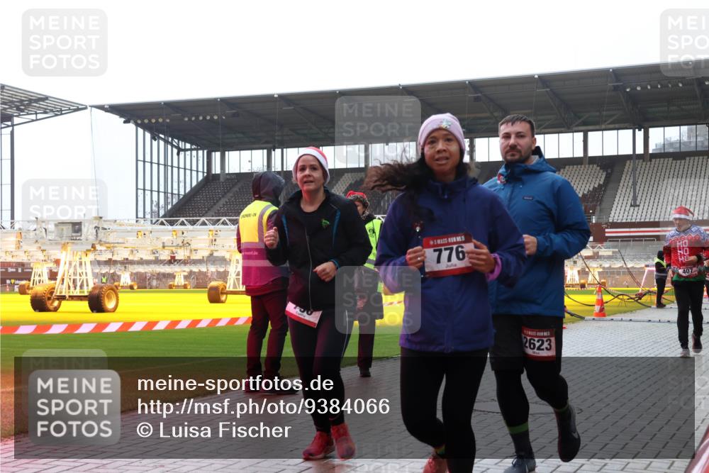 07.12.2025 - St. Pauli X-Mass-Run No. 15 Luisa Fischer http://msf.ph/oto/9384066 07.12.2025 11:28:08 Ziel 776, 2623, 407, 35, 36, 407, 534, 776, 790, 1082, 1772, 2192, 2196, 2567, 2571, 2572, 2623, 2655, 2930, 2980, 2995, 2999, 3004, 3027, 3315, 3956, 4647, 4656 meine-sportfotos.de