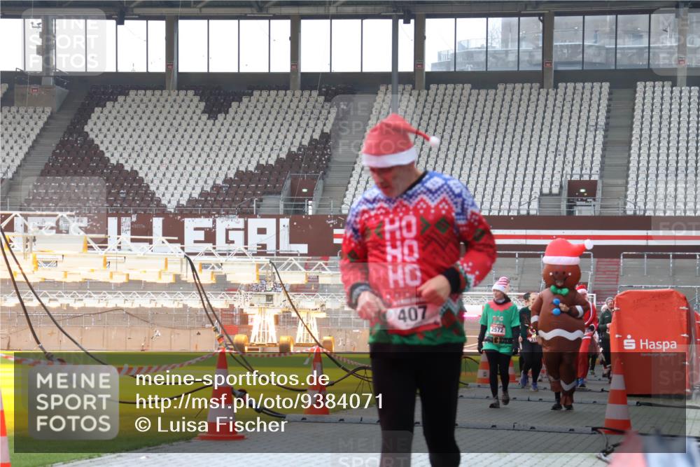 07.12.2025 - St. Pauli X-Mass-Run No. 15 Luisa Fischer http://msf.ph/oto/9384071 07.12.2025 11:28:10 Ziel 407, 2572, 35, 36, 407, 534, 776, 790, 1082, 1772, 2138, 2139, 2192, 2196, 2567, 2571, 2572, 2623, 2655, 2930, 2980, 2995, 3004, 3027, 3315, 3956, 4647, 4656 meine-sportfotos.de