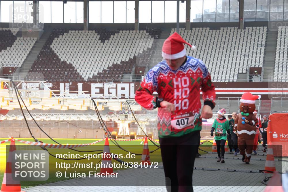 07.12.2025 - St. Pauli X-Mass-Run No. 15 Luisa Fischer http://msf.ph/oto/9384072 07.12.2025 11:28:11 Ziel 407, 2572, 35, 36, 407, 534, 776, 790, 1082, 1772, 2138, 2139, 2192, 2196, 2567, 2571, 2572, 2623, 2655, 2930, 2980, 2995, 3027, 3315, 3956, 4644, 4647, 4656 meine-sportfotos.de