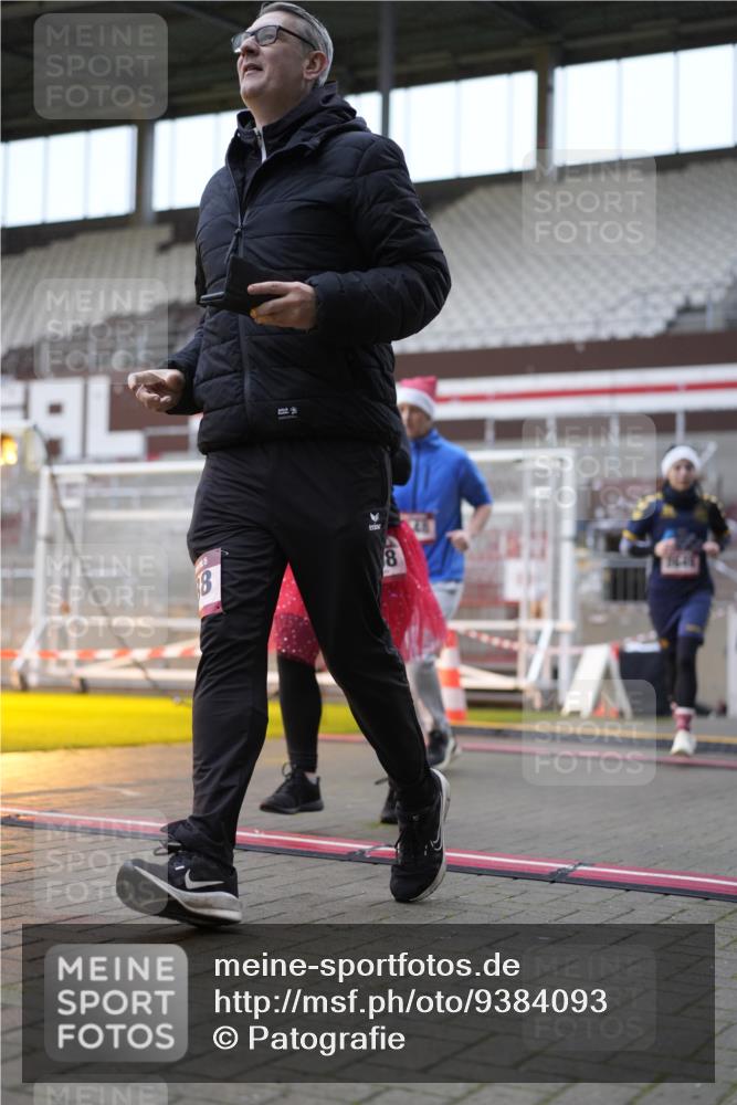 07.12.2025 - St. Pauli X-Mass-Run No. 15 Patografie http://msf.ph/oto/9384093 07.12.2025 10:26:19 Ziel 23, 28, 368, 1396, 1638, 1639, 2068, 2518, 2648, 2649, 2922, 3698, 3699, 4093, 4448, 4460, 4461, 4469, 4481, 4529, 4532, 4699, 4703, 4709, 5010 meine-sportfotos.de