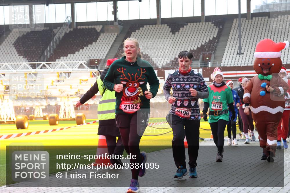 07.12.2025 - St. Pauli X-Mass-Run No. 15 Luisa Fischer http://msf.ph/oto/9384095 07.12.2025 11:28:22 Ziel 2192, 2196, 567, 2572, 407, 534, 776, 790, 1082, 2138, 2139, 2163, 2192, 2196, 2567, 2571, 2572, 2623, 2655, 2930, 2980, 3027, 3057, 3063, 3074, 3315, 3599, 4644, 4653, 4655 meine-sportfotos.de