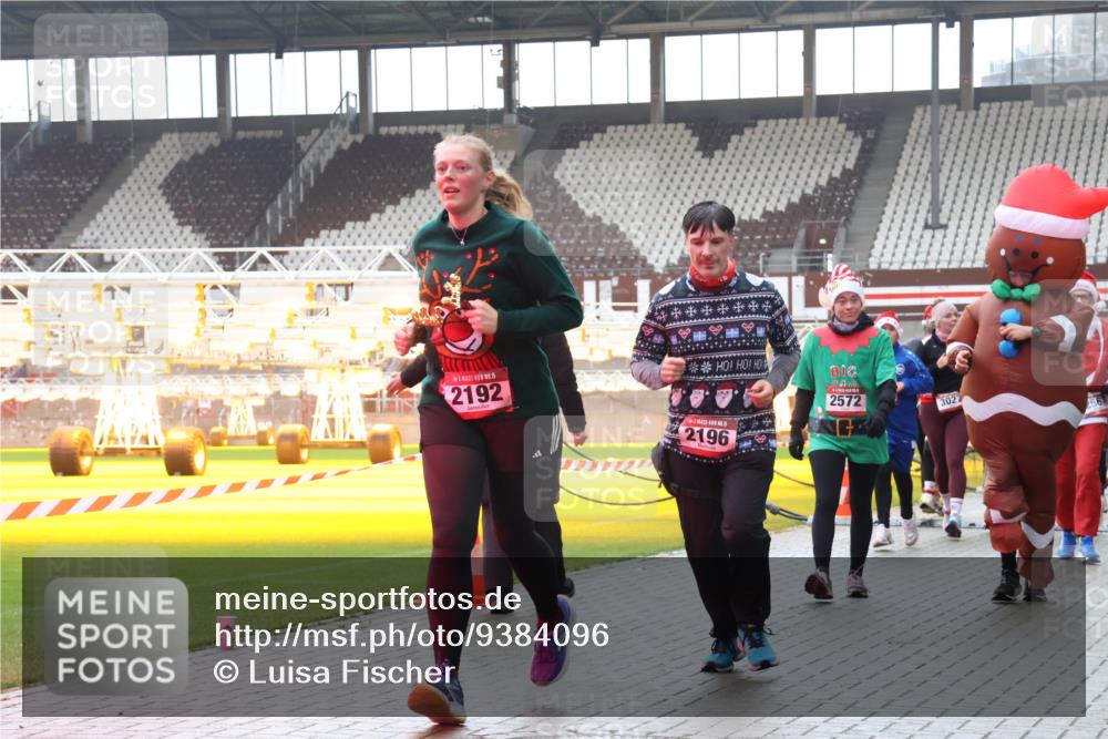 07.12.2025 - St. Pauli X-Mass-Run No. 15 Luisa Fischer http://msf.ph/oto/9384096 07.12.2025 11:28:22 Ziel 15, 2192, 2196, 2572, 3027, 407, 534, 776, 790, 1082, 2138, 2139, 2163, 2192, 2196, 2567, 2571, 2572, 2623, 2655, 2930, 2980, 3027, 3057, 3063, 3074, 3315, 3599, 4644, 4653, 4655 meine-sportfotos.de