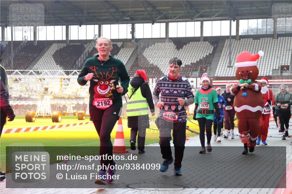 07.12.2025 - St. Pauli X-Mass-Run No. 15 Luisa Fischer http://msf.ph/oto/9384099 07.12.2025 11:28:23 Ziel 2572, 82, 296, 3027, 2567, 2192, 2196, 407, 534, 776, 790, 1082, 2138, 2139, 2163, 2192, 2196, 2567, 2571, 2572, 2623, 2655, 2930, 2980, 3027, 3057, 3063, 3074, 3315, 3599, 4644, 4653, 4655 meine-sportfotos.de