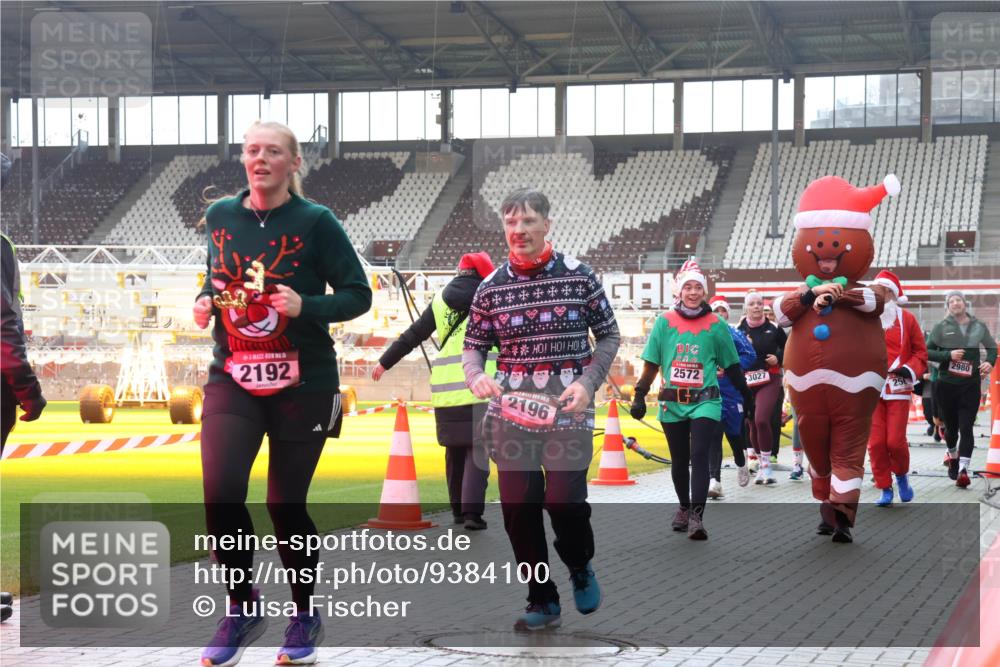 07.12.2025 - St. Pauli X-Mass-Run No. 15 Luisa Fischer http://msf.ph/oto/9384100 07.12.2025 11:28:23 Ziel 2572, 2192, 2196, 2980, 3027, 407, 534, 776, 790, 1082, 2138, 2139, 2163, 2192, 2196, 2567, 2571, 2572, 2623, 2655, 2930, 2980, 3027, 3057, 3063, 3074, 3315, 3599, 4644, 4653, 4655 meine-sportfotos.de