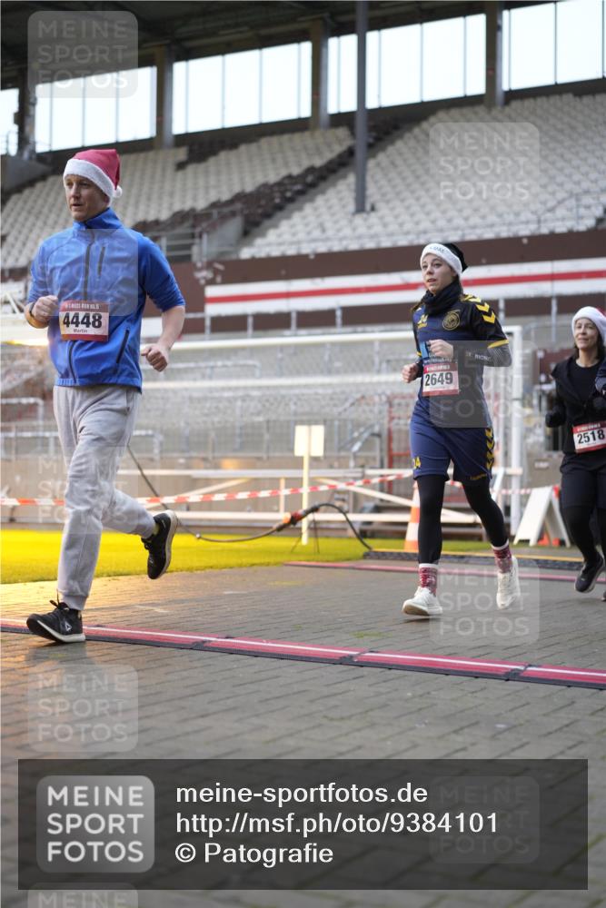 07.12.2025 - St. Pauli X-Mass-Run No. 15 Patografie http://msf.ph/oto/9384101 07.12.2025 10:26:20 Ziel 23, 28, 368, 1396, 1638, 1639, 2068, 2518, 2648, 2649, 2922, 3698, 3699, 4093, 4448, 4460, 4461, 4469, 4481, 4506, 4512, 4529, 4532, 4699, 4703, 4709, 5010 meine-sportfotos.de