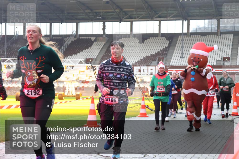 07.12.2025 - St. Pauli X-Mass-Run No. 15 Luisa Fischer http://msf.ph/oto/9384103 07.12.2025 11:28:23 Ziel 2192, 2196, 2572, 3027, 2567, 2980, 407, 534, 776, 790, 1082, 2138, 2139, 2163, 2192, 2196, 2567, 2571, 2572, 2623, 2655, 2930, 2980, 3027, 3057, 3063, 3074, 3315, 3599, 4644, 4653, 4655 meine-sportfotos.de