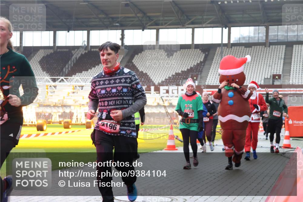 07.12.2025 - St. Pauli X-Mass-Run No. 15 Luisa Fischer http://msf.ph/oto/9384104 07.12.2025 11:28:24 Ziel 5, 2196, 572, 027, 2980, 407, 534, 776, 790, 1082, 2138, 2139, 2162, 2163, 2192, 2196, 2567, 2571, 2572, 2623, 2655, 2930, 2980, 3027, 3057, 3063, 3074, 3315, 3599, 4644, 4653, 4655 meine-sportfotos.de