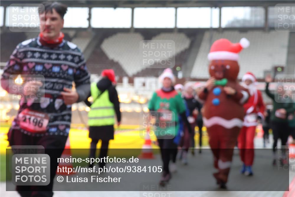 07.12.2025 - St. Pauli X-Mass-Run No. 15 Luisa Fischer http://msf.ph/oto/9384105 07.12.2025 11:28:24 Ziel 2196, 407, 534, 776, 790, 1082, 2138, 2139, 2162, 2163, 2192, 2196, 2567, 2571, 2572, 2623, 2655, 2930, 2980, 3027, 3057, 3063, 3074, 3315, 3599, 4644, 4653, 4655 meine-sportfotos.de