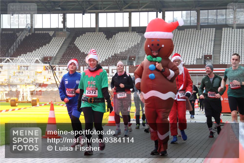 07.12.2025 - St. Pauli X-Mass-Run No. 15 Luisa Fischer http://msf.ph/oto/9384114 07.12.2025 11:28:26 Ziel 20, 1082, 2572, 3027, 256, 298, 355, 407, 534, 776, 790, 1082, 2138, 2139, 2162, 2163, 2164, 2192, 2196, 2567, 2623, 2655, 2930, 2980, 3027, 3057, 3063, 3074, 3599, 3670, 4644, 4653, 4655 meine-sportfotos.de