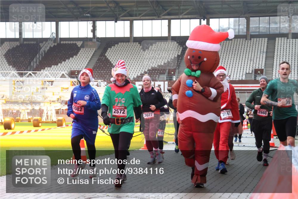 07.12.2025 - St. Pauli X-Mass-Run No. 15 Luisa Fischer http://msf.ph/oto/9384116 07.12.2025 11:28:26 Ziel 1082, 2572, 3027, 2139, 2567, 2980, 39, 407, 534, 776, 790, 1082, 2138, 2139, 2162, 2163, 2164, 2192, 2196, 2567, 2623, 2655, 2930, 2980, 3027, 3057, 3063, 3074, 3599, 3670, 4644, 4653, 4655 meine-sportfotos.de