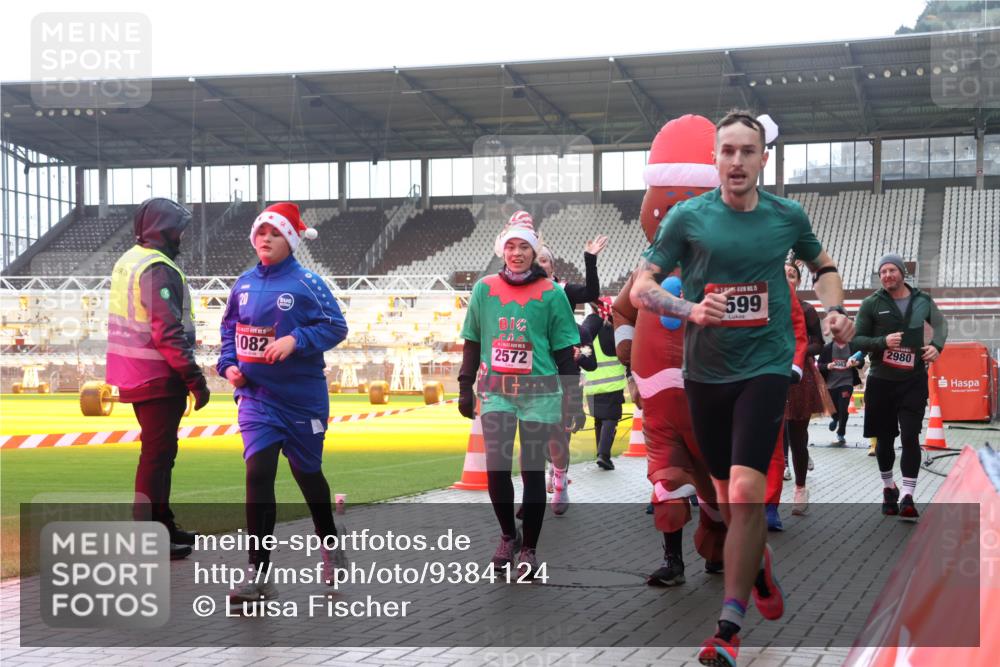 07.12.2025 - St. Pauli X-Mass-Run No. 15 Luisa Fischer http://msf.ph/oto/9384124 07.12.2025 11:28:27 Ziel 20, 1082, 2572, 15, 599, 2980, 407, 776, 790, 1082, 2138, 2139, 2162, 2163, 2164, 2192, 2196, 2567, 2623, 2655, 2930, 2980, 3027, 3057, 3063, 3074, 3599, 3670, 4644, 4653, 4655 meine-sportfotos.de