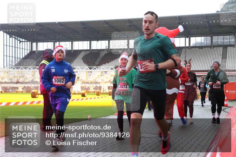 07.12.2025 - St. Pauli X-Mass-Run No. 15 Luisa Fischer http://msf.ph/oto/9384126 07.12.2025 11:28:28 Ziel 20, 1082, 2572, 15, 2930, 2980, 407, 776, 790, 1082, 2138, 2139, 2162, 2163, 2164, 2192, 2196, 2567, 2623, 2655, 2930, 2980, 3027, 3057, 3063, 3074, 3599, 3670, 4644, 4653, 4655 meine-sportfotos.de