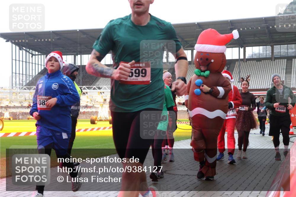 07.12.2025 - St. Pauli X-Mass-Run No. 15 Luisa Fischer http://msf.ph/oto/9384127 07.12.2025 11:28:28 Ziel 087, 15, 599, 2567, 29, 2980, 407, 776, 790, 1082, 2138, 2139, 2162, 2163, 2164, 2192, 2196, 2567, 2623, 2655, 2930, 2980, 3027, 3057, 3063, 3074, 3599, 3670, 4644, 4653, 4655 meine-sportfotos.de