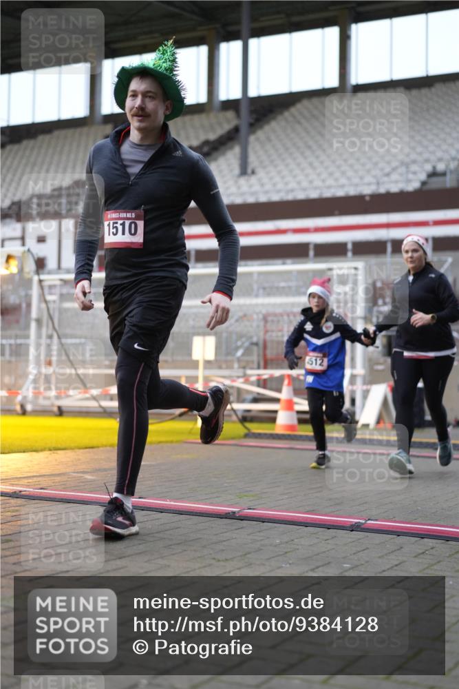 07.12.2025 - St. Pauli X-Mass-Run No. 15 Patografie http://msf.ph/oto/9384128 07.12.2025 10:26:24 Ziel 23, 28, 368, 1396, 1638, 1639, 2068, 2518, 2648, 2649, 2922, 3698, 3699, 4093, 4448, 4460, 4461, 4469, 4481, 4506, 4512, 4529, 4532, 4699, 4703, 4709, 5010 meine-sportfotos.de