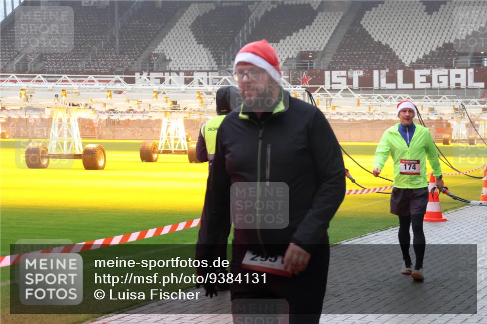 07.12.2025 - St. Pauli X-Mass-Run No. 15 Luisa Fischer http://msf.ph/oto/9384131 07.12.2025 10:14:37 Ziel 2951, 174, 174, 352, 1158, 2618, 2951, 3243, 4371, 4489, 4502, 4526, 4545 meine-sportfotos.de