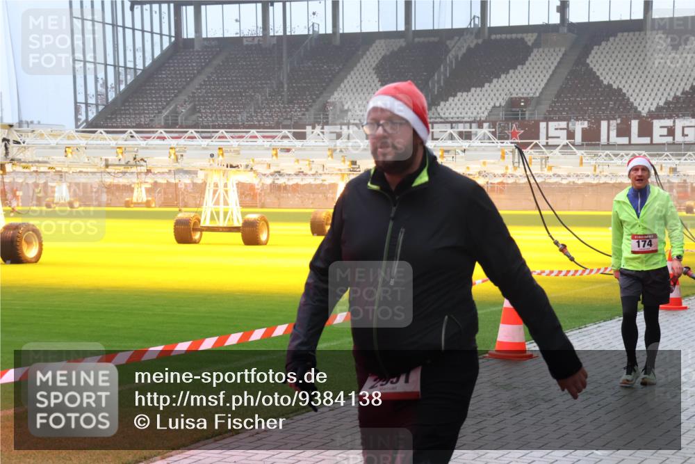 07.12.2025 - St. Pauli X-Mass-Run No. 15 Luisa Fischer http://msf.ph/oto/9384138 07.12.2025 10:14:37 Ziel 2931, 174, 174, 352, 1158, 2618, 2951, 3243, 4371, 4489, 4502, 4526, 4545 meine-sportfotos.de