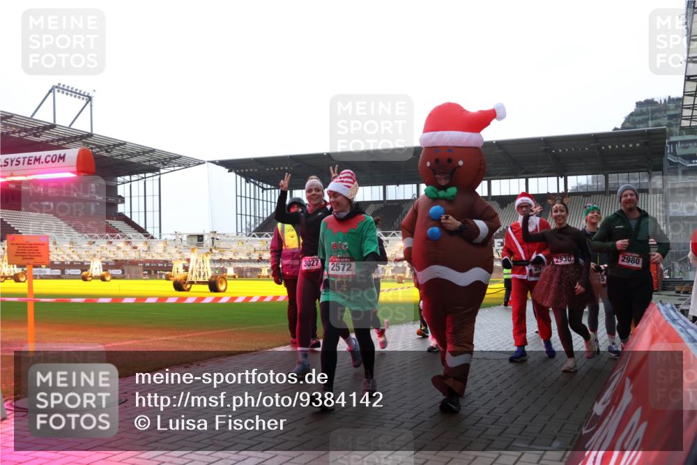 07.12.2025 - St. Pauli X-Mass-Run No. 15 Luisa Fischer http://msf.ph/oto/9384142 07.12.2025 11:28:30 Ziel 3027, 2572, 2930, 2980, 407, 776, 790, 1082, 2138, 2139, 2162, 2163, 2164, 2192, 2196, 2567, 2623, 2655, 2930, 2980, 3027, 3057, 3063, 3074, 3599, 3670, 4644, 4653, 4655 meine-sportfotos.de
