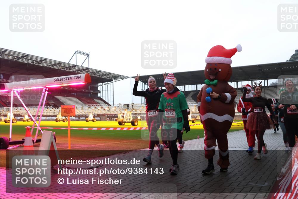 07.12.2025 - St. Pauli X-Mass-Run No. 15 Luisa Fischer http://msf.ph/oto/9384143 07.12.2025 11:28:30 Ziel 3027, 2572, 2930, 2, 2980, 407, 776, 790, 1082, 2138, 2139, 2162, 2163, 2164, 2192, 2196, 2567, 2623, 2655, 2930, 2980, 3027, 3057, 3063, 3074, 3599, 3670, 4644, 4653, 4655 meine-sportfotos.de