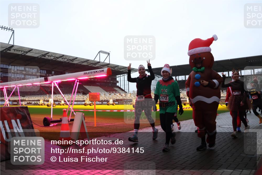 07.12.2025 - St. Pauli X-Mass-Run No. 15 Luisa Fischer http://msf.ph/oto/9384145 07.12.2025 11:28:30 Ziel 2930, 3027, 2572, 3670, 407, 776, 790, 1082, 2138, 2139, 2162, 2163, 2164, 2192, 2196, 2567, 2623, 2655, 2930, 2980, 3027, 3057, 3063, 3074, 3599, 3670, 4644, 4653, 4655 meine-sportfotos.de
