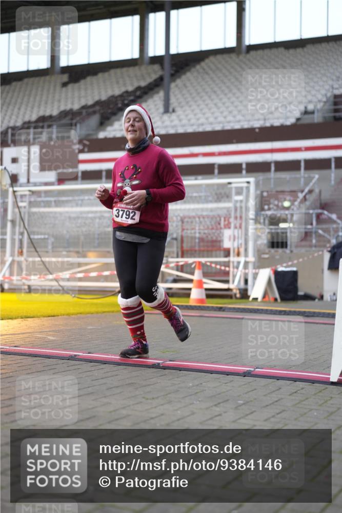 07.12.2025 - St. Pauli X-Mass-Run No. 15 Patografie http://msf.ph/oto/9384146 07.12.2025 10:26:33 Ziel 1396, 1638, 2068, 2518, 2648, 2649, 3792, 4448, 4506, 4512, 4703 meine-sportfotos.de