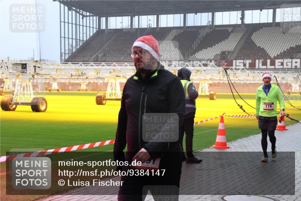 07.12.2025 - St. Pauli X-Mass-Run No. 15 Luisa Fischer http://msf.ph/oto/9384147 07.12.2025 10:14:37 Ziel 2851, 174, 174, 352, 1158, 2618, 2951, 3243, 4371, 4489, 4502, 4526, 4545 meine-sportfotos.de
