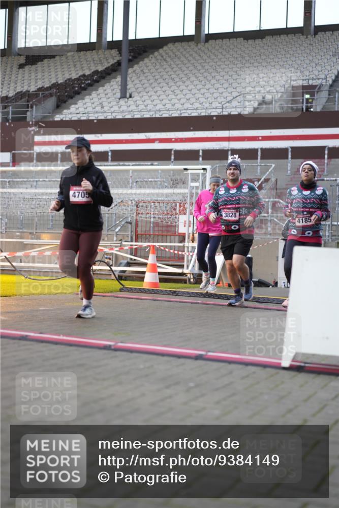 07.12.2025 - St. Pauli X-Mass-Run No. 15 Patografie http://msf.ph/oto/9384149 07.12.2025 10:26:39 Ziel 3771, 3787, 3792, 3828, 4185, 4506, 4512, 4705 meine-sportfotos.de