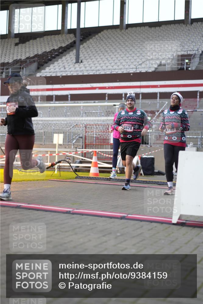 07.12.2025 - St. Pauli X-Mass-Run No. 15 Patografie http://msf.ph/oto/9384159 07.12.2025 10:26:39 Ziel 3771, 3787, 3792, 3828, 4185, 4506, 4512, 4705 meine-sportfotos.de