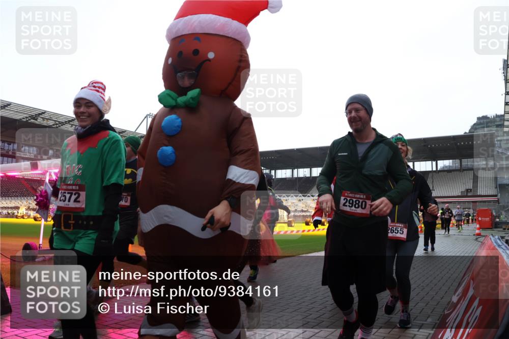 07.12.2025 - St. Pauli X-Mass-Run No. 15 Luisa Fischer http://msf.ph/oto/9384161 07.12.2025 11:28:32 Ziel 15, 2572, 70, 1, 15, 2980, 2655, 407, 776, 790, 1082, 2138, 2139, 2162, 2163, 2164, 2192, 2196, 2567, 2623, 2655, 2808, 2845, 2930, 2980, 3027, 3057, 3063, 3074, 3599, 3670, 4644, 4653, 4655 meine-sportfotos.de