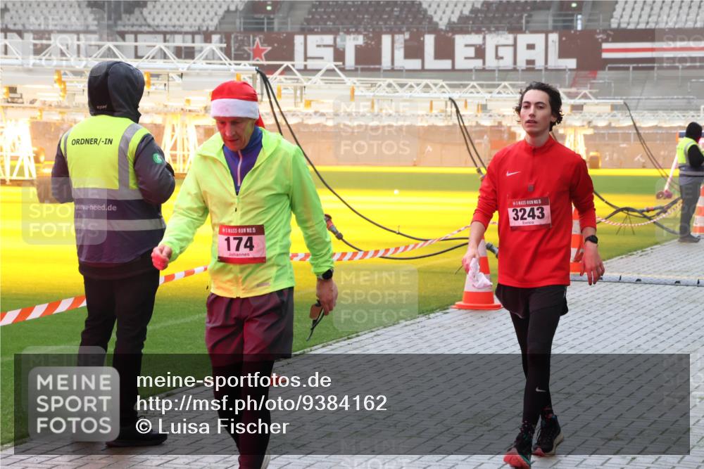 07.12.2025 - St. Pauli X-Mass-Run No. 15 Luisa Fischer http://msf.ph/oto/9384162 07.12.2025 10:14:40 Ziel 15, 174, 15, 3243, 174, 352, 1158, 2564, 2617, 2618, 2864, 2951, 3243, 4371, 4489, 4502, 4526, 4545 meine-sportfotos.de
