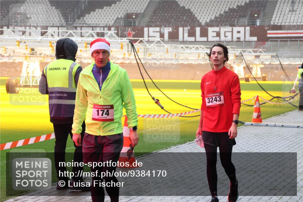 07.12.2025 - St. Pauli X-Mass-Run No. 15 Luisa Fischer http://msf.ph/oto/9384170 07.12.2025 10:14:40 Ziel 15, 174, 15, 3243, 174, 352, 1158, 2564, 2617, 2618, 2864, 2951, 3243, 4371, 4489, 4502, 4526, 4545 meine-sportfotos.de