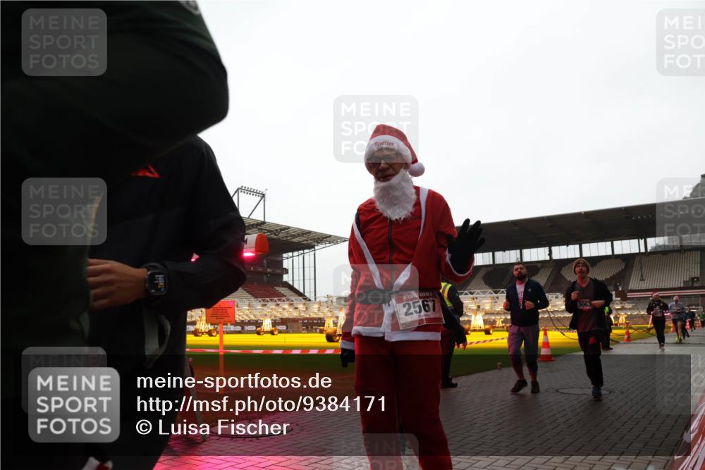 07.12.2025 - St. Pauli X-Mass-Run No. 15 Luisa Fischer http://msf.ph/oto/9384171 07.12.2025 11:28:34 Ziel 5, 2567, 3063, 407, 1082, 2138, 2139, 2162, 2163, 2164, 2192, 2196, 2567, 2655, 2808, 2845, 2930, 2980, 3027, 3057, 3063, 3074, 3599, 3670, 4644, 4653, 4655 meine-sportfotos.de