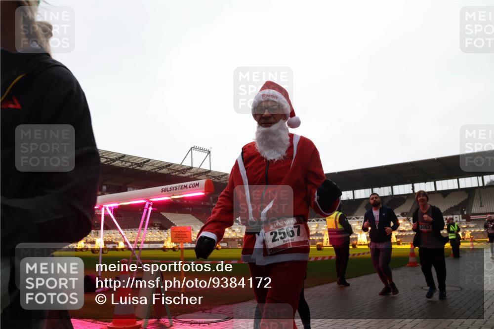 07.12.2025 - St. Pauli X-Mass-Run No. 15 Luisa Fischer http://msf.ph/oto/9384172 07.12.2025 11:28:34 Ziel 2567, 3063, 407, 1082, 2138, 2139, 2162, 2163, 2164, 2192, 2196, 2567, 2655, 2808, 2845, 2930, 2980, 3027, 3057, 3063, 3074, 3599, 3670, 4644, 4653, 4655 meine-sportfotos.de